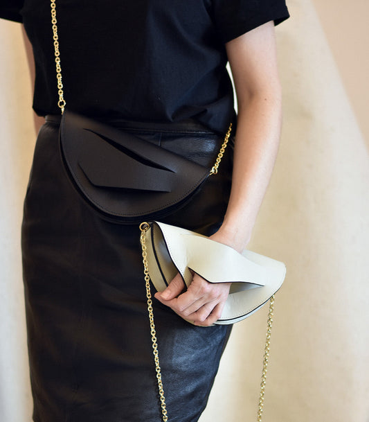 Handmade clutch bag, genuine Italian leather, custom colors, black handbag, crossbody purse with unique wrist strap by Hungarian, Budapest based designer. Fekete bőr designer borítéktáska, táska, válltáska magyar táskatervező márka.