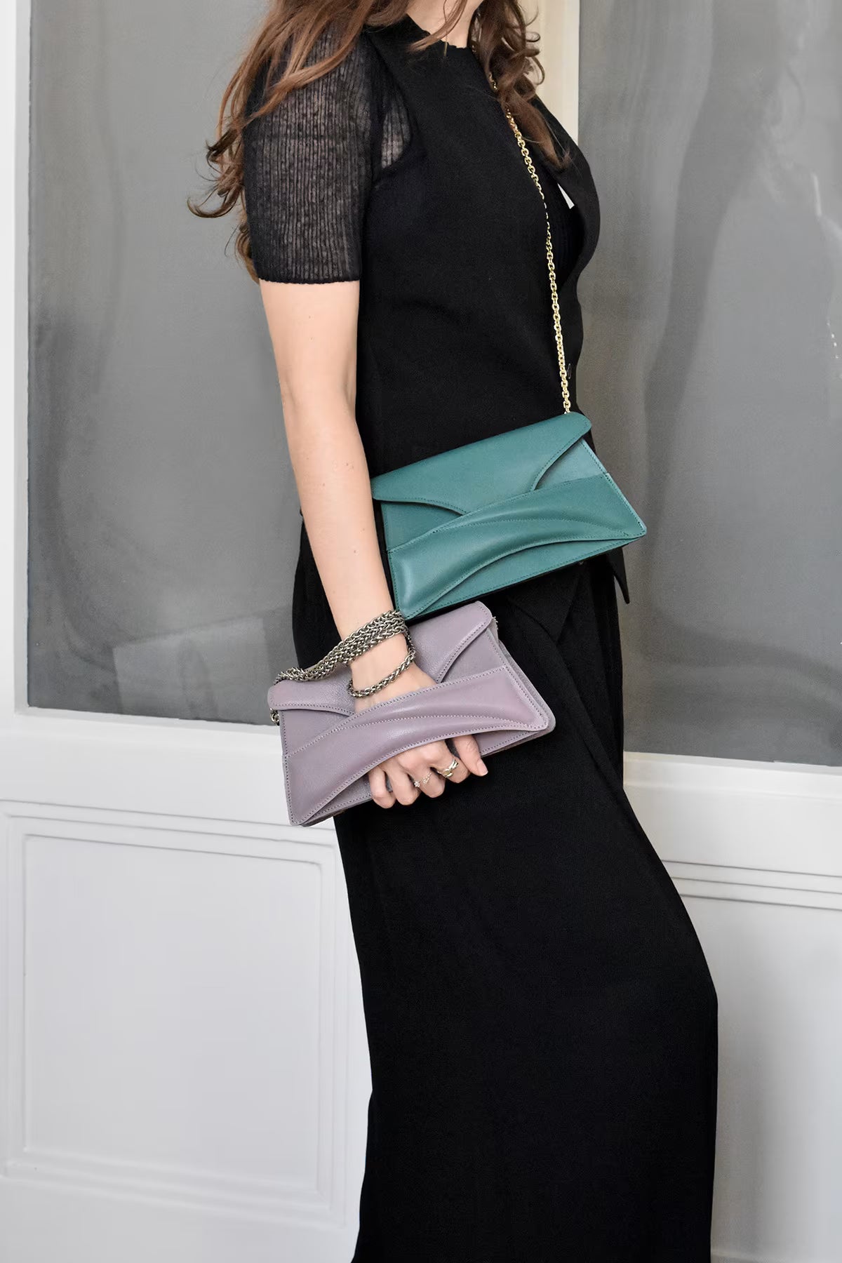 Jade green and lilac leather designer clutch to crossbody bag, purse with unique wrist strap, silver chain strap by Budapest based fashion brand. Egyedi, magyar valódi bőr táska, zöld női táska, ezüst lánc vállpánttal.
