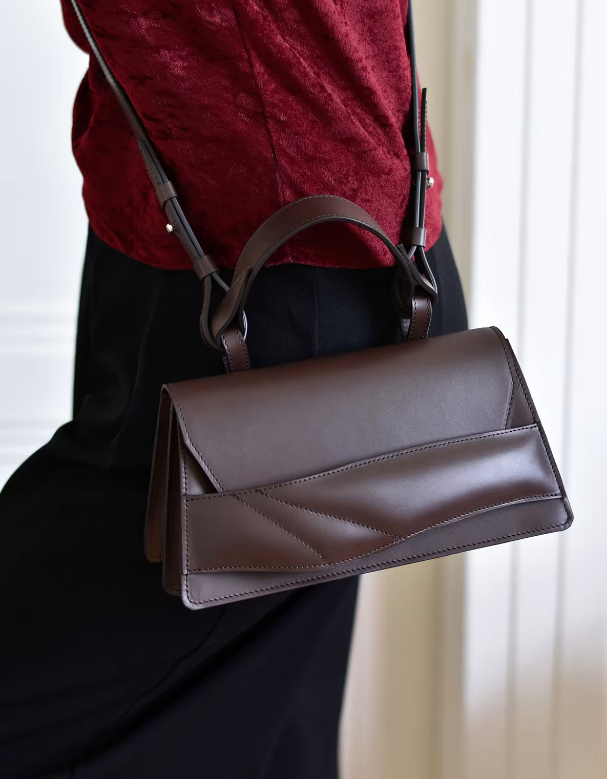 magyar designer csokolade barna bor taska, rad fashion, budapest design week. dark chocolate brown leather mini balance bag