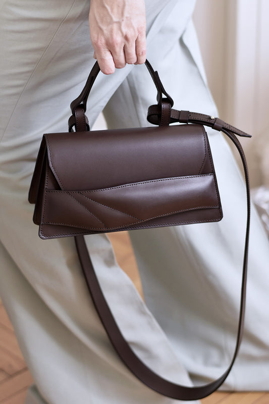 magyar designer csokolade barna bor taska, rad fashion, budapest design week. dark chocolate brown leather mini balance bag