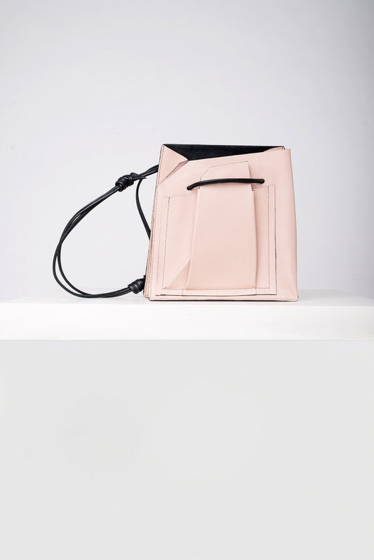Close Bag - Peachy Nude - Black - Sample