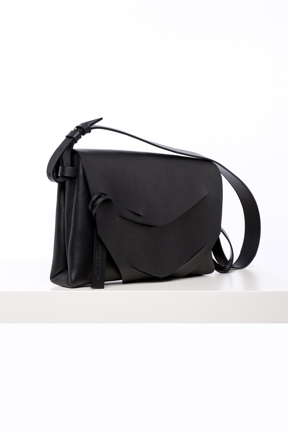 Handmade black Italian genuine leather handbag, crossbody clutch with unique wrist strap by Hungarian, Budapest based designer. Bőr designer válltáska, táska, magyar táskatervező márka.