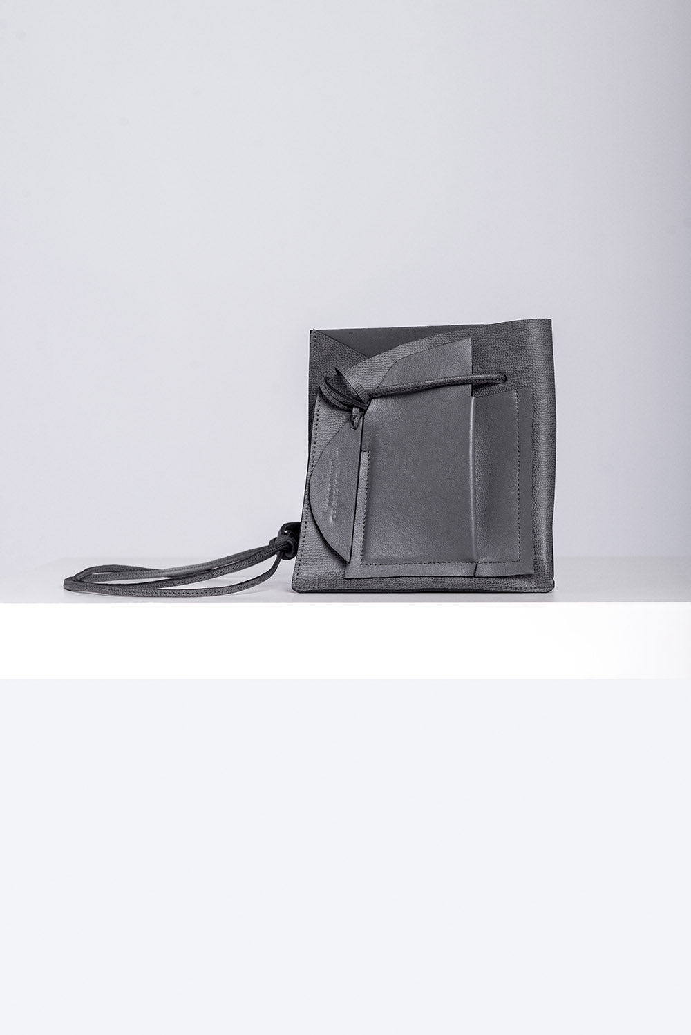 Grey leather bucket bag by Budapest based fashion designer label. Egyedi bőr táska, crossbody.