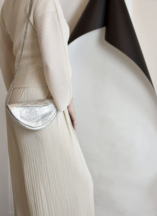 Handmade bridal,wedding clutch bag handcrafted from plant-based,vegan material, custom colors,elegant,white,silver, pink handbag, crossbody purse with unique wrist strap,anniversary gift by Budapest,EU based designer. Elegáns, magyar vegán designer borítéktáska, ezüst táska, válltáska magyar táskatervező márka.