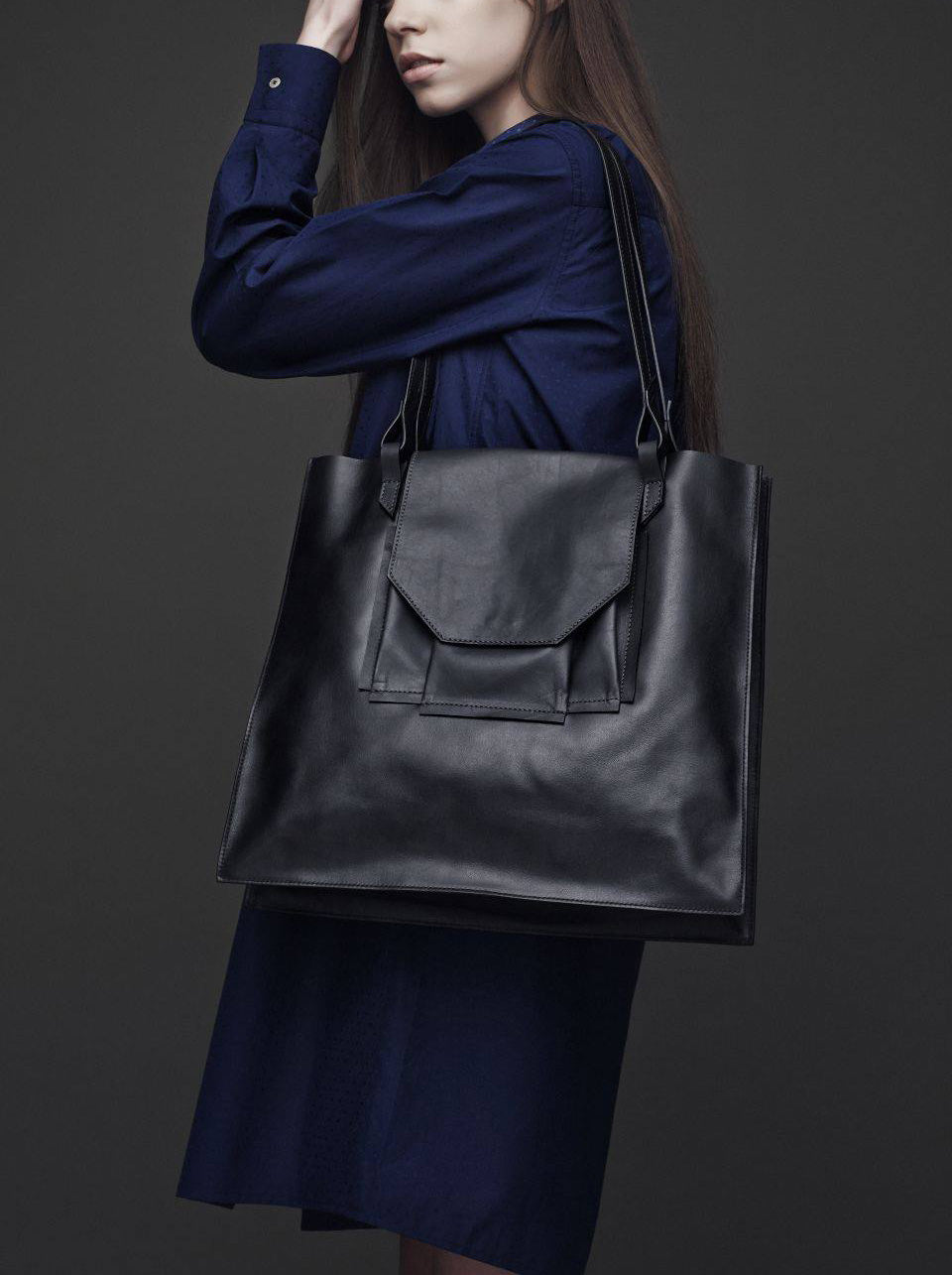 Avantgarde, slouchy soft black leather designer tote bag. magyar egyedi tervezésű fekete, puha, olasz nappa bőr táska, válltáska.