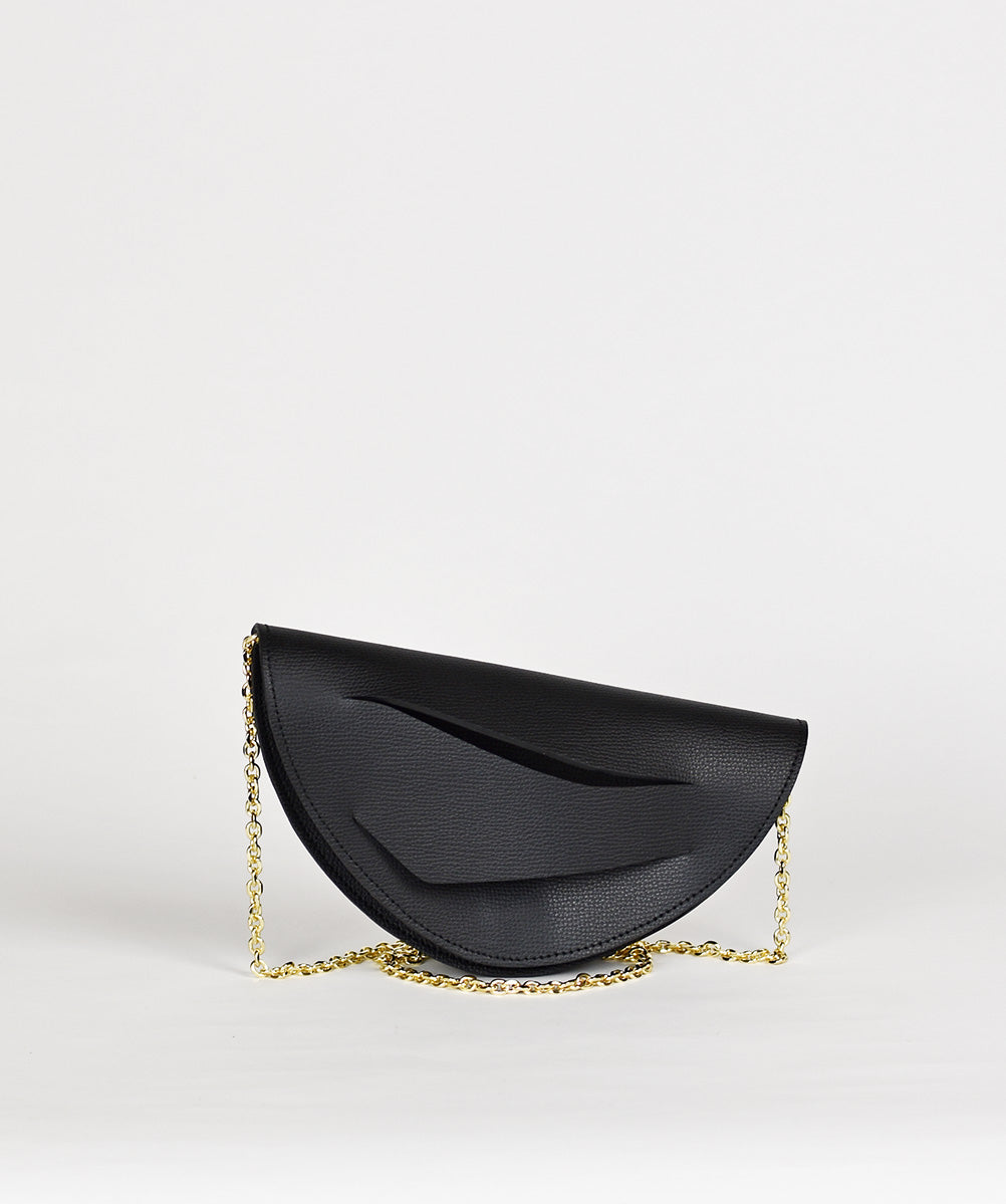 Handmade clutch bag, genuine Italian leather, custom colors, black handbag, crossbody purse with unique wrist strap by Hungarian, Budapest based designer. Fekete bőr designer borítéktáska, táska, válltáska magyar táskatervező márka.