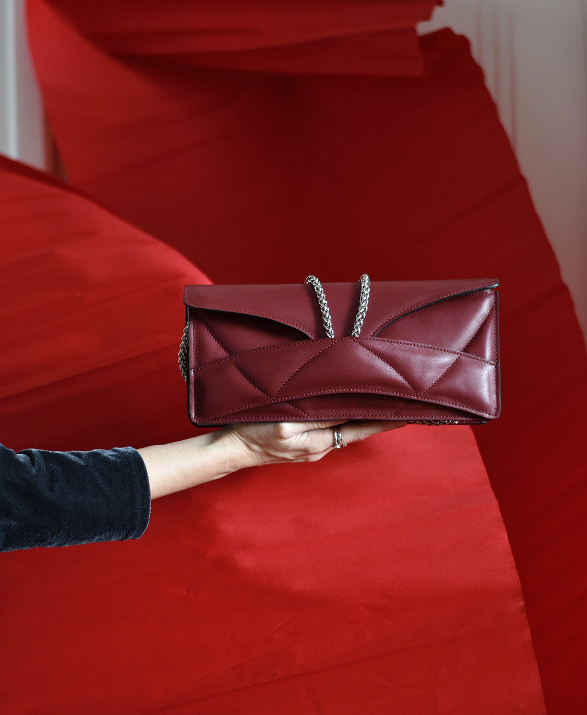 Handmade clutch bag handcrafted from genuine Italian leather, custom colors, black, dark red burgundy garnet wine red handbag, crossbody purse with unique wrist strap by Hungarian, Budapest based designer. Fekete, bordó választható színű bőr designer borítéktáska, táska, válltáska magyar táskatervező márka.