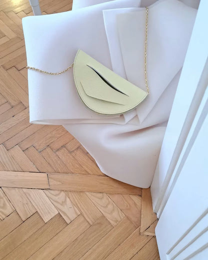 Premium leather contemporary handbag, pastel yellow Dune clutch to shoulder bag, crafted by Budapest based fashion brand. Vaj pasztell sárga, valódi bőr designer alkalmi táska, 2026 tavaszi színek, magyar tervezői válltáska.
