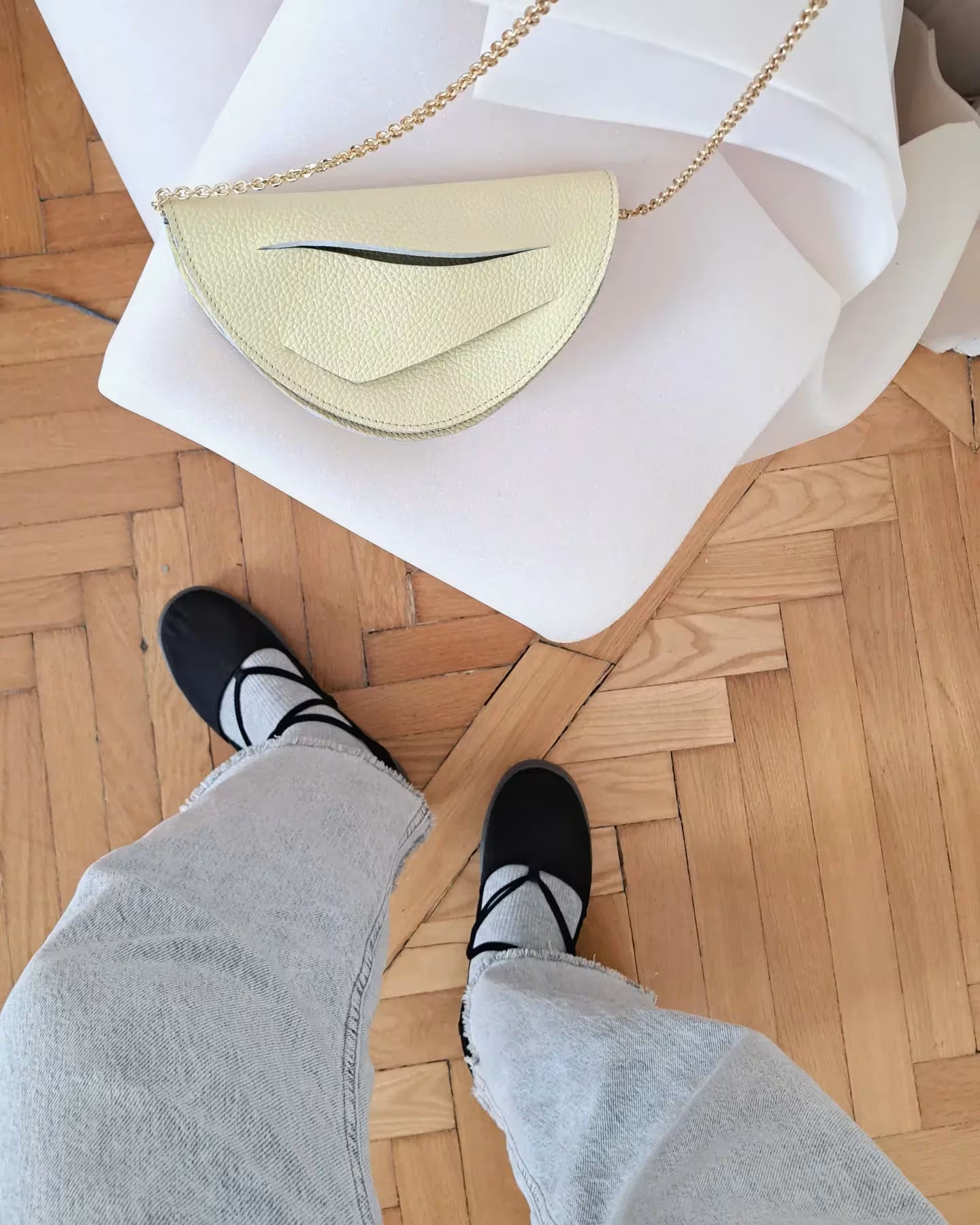 Premium leather contemporary handbag, pastel yellow Dune clutch to shoulder bag, crafted by Budapest based fashion brand. Vaj pasztell sárga, valódi bőr designer alkalmi táska, 2026 tavaszi színek, magyar tervezői válltáska.