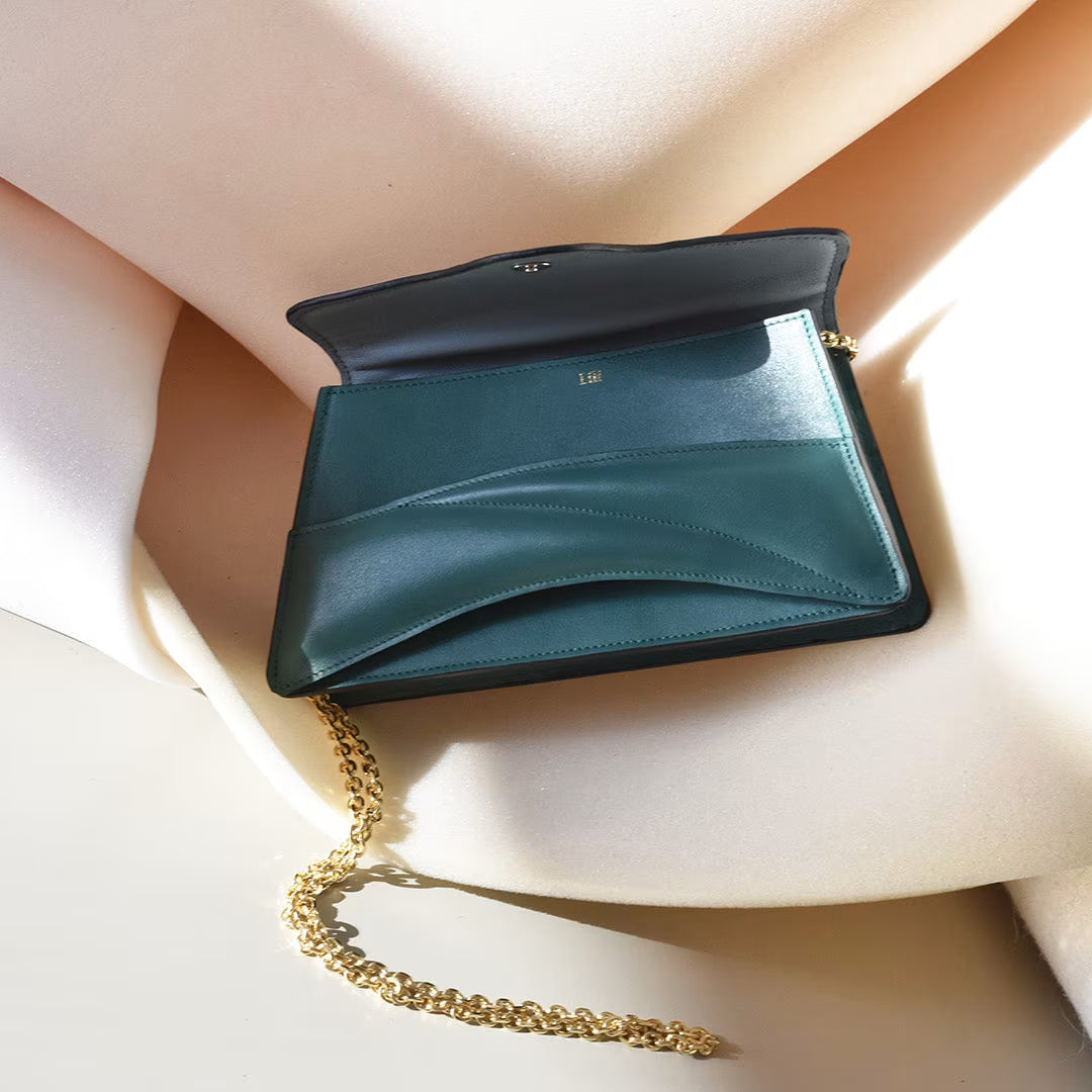 Jade emerald green clutch bag handcrafted from genuine Italian leather, custom color handbag, crossbody purse with sculptural wrist strap by Hungarian, Budapest based designer. Jade zöld színű prémium bőr designer táska, válltáska magyar tervező márka.