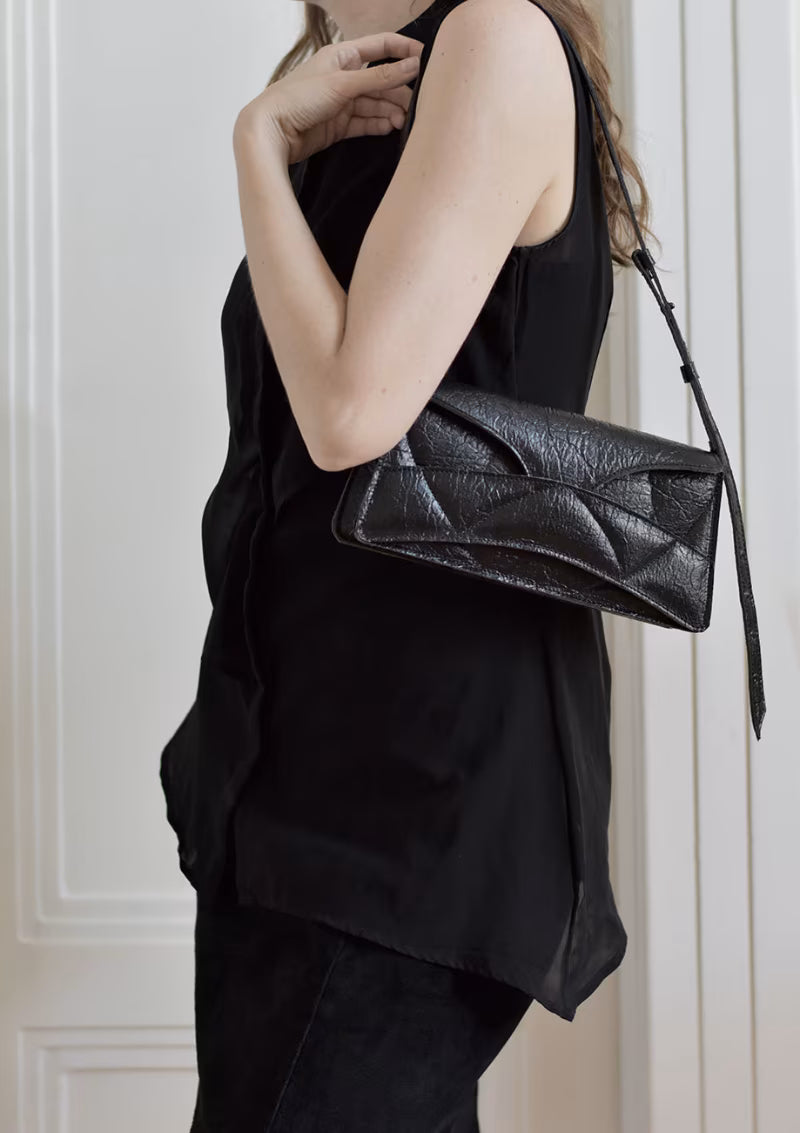 avantgarde black enigmatic heart plant based clutch baguette bag budapest fashion designer brand magyar designer vegán bőr táska