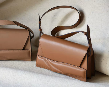 Barna bőr magyar designer táska, válltáska, tervezői márka. Handmade clutch bag, genuine Italian leather, custom colors, brown handbag, crossbody purse with unique wrist strap by Hungarian, Budapest based designer brand.