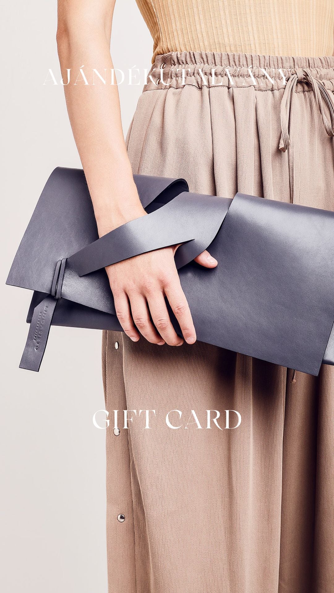 Ajándékutalvány magyar designer bőr pénztárca, kártyatartó, boríték-válltáska, monogram, személyes felirat, iparművész tervező. Gift Cards for wallets to unique wrist strap leather or plant-based clutches, seen on Vogue, crossbody bags by Budapest based slow fashion brand. Personalized custom monogram/message on bags.