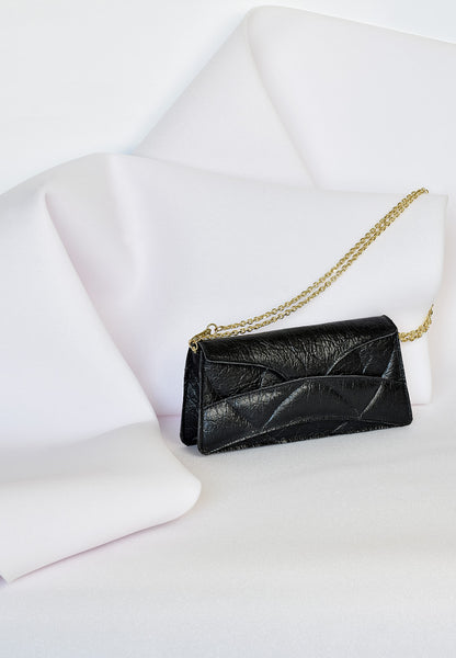 Handmade clutch bag handcrafted from genuine Italian leather, or vegan custom colors, black handbag, crossbody purse with unique wrist strap by Hungarian, Budapest based designer. Fekete, bordó választható színű bőr vegán designer borítéktáska, táska, válltáska magyar táskatervező márka.