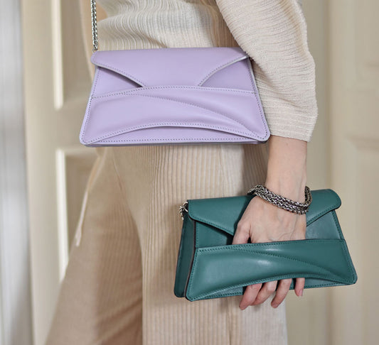 Jade green and lilac leather designer, sculptural clutch to crossbody bag, contemporary purse with unique wrist strap on silver chain strap by Budapest based fashion brand. Egyedi, magyar valódi bőr táska, zöld női designer táska, ezüst lánc vállpánttal.