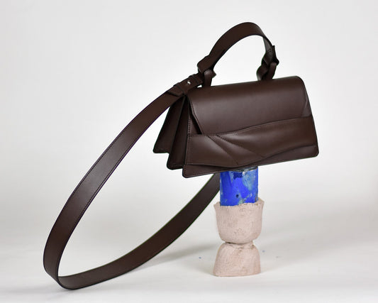 magyar designer csokolade barna bor taska, rad fashion, budapest design week. dark chocolate brown leather mini balance bag