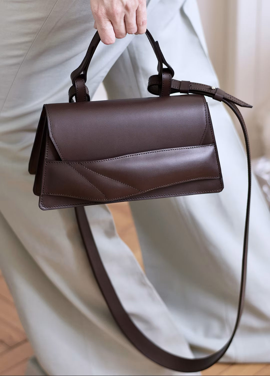 magyar designer csokolade barna bor taska, rad fashion, budapest design week. dark chocolate brown leather mini balance bag