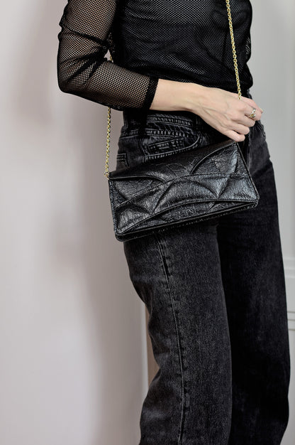 Handmade clutch bag handcrafted from genuine Italian leather, or vegan custom colors, black handbag, crossbody purse with unique wrist strap by Hungarian, Budapest based designer. Fekete, bordó választható színű bőr vegán designer borítéktáska, táska, válltáska magyar táskatervező márka.