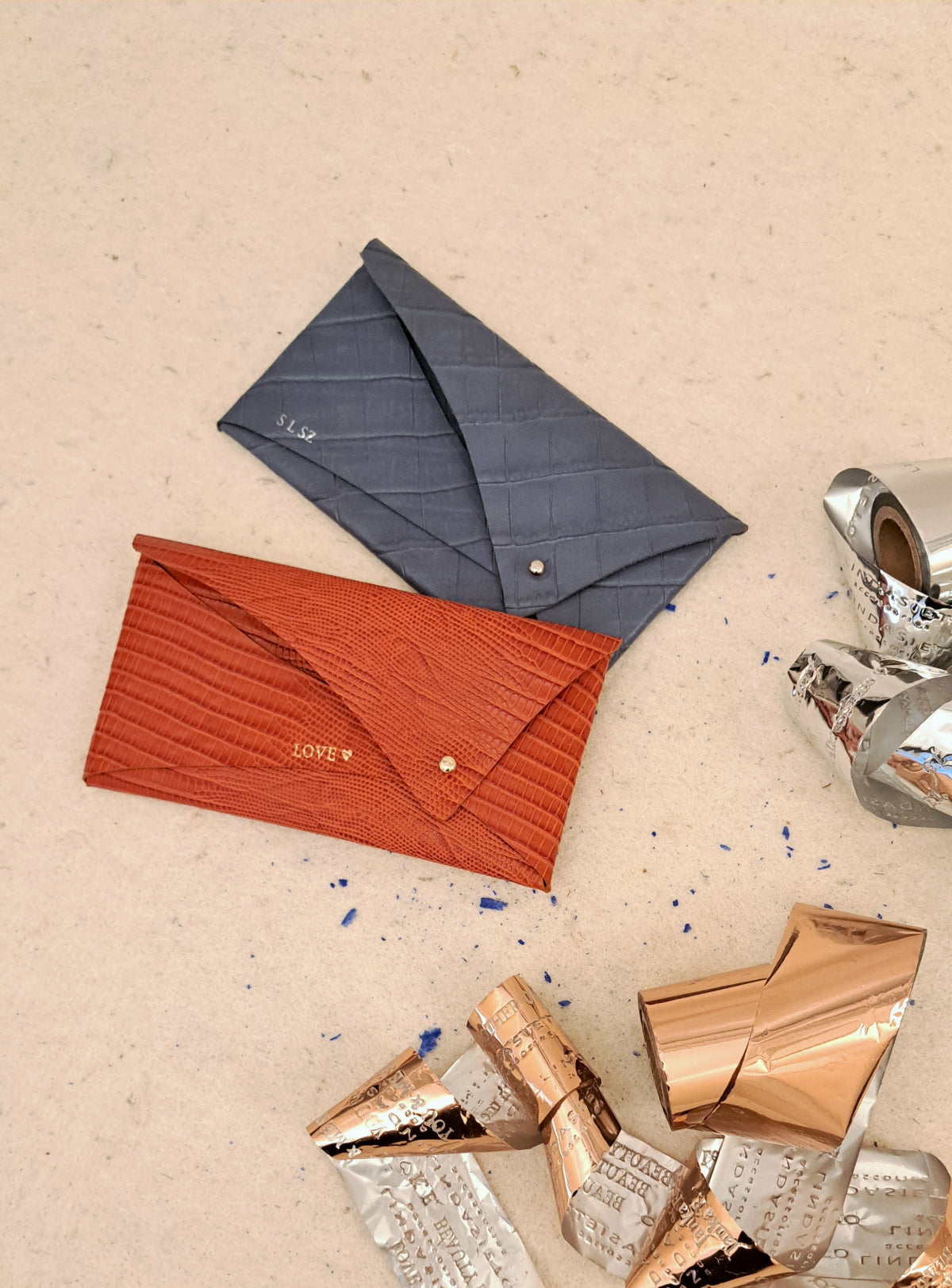 magyar designer bőr minimál pénztárca kártyatartó rad fashion festival ajándék brick red orange blue minimal leather wallets