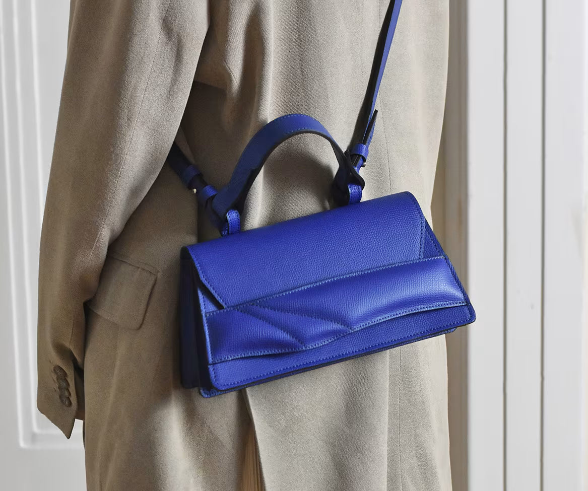 Magyar designer kobalt kék bőr crossbody táska, egyedi, női, uniszex, válltáska, különleges színekben, személyre szabott monogram. Handmade genuine ultramarine blue leather crossbody bag by Budapest based fashion designer, unique wrist strap. Limited quantities, ethical production.