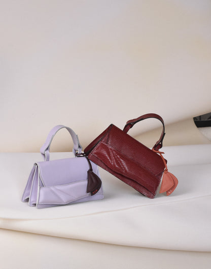 Fenntartható, designer márka, egyedi bőr szív charm, kulcstartó / táska dísz, magyar iparművész táskatervező,  prémium olasz bőrök, személyre szabott ajándék felirat /monogram ~
Personalised leather abstract heart bag charms, key ring, key chain made with love from our leather dead stock archive. Limited numbers, custom colours, personalization,  gift wrapped.