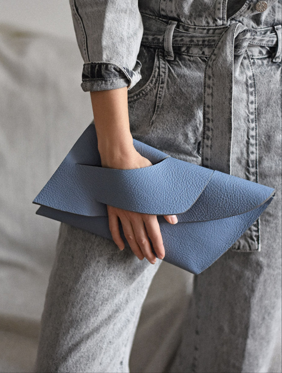 Handmade neutral grey blue genuine leather handbag, clutch purse with unique wrist strap by Hungarian, Budapest based designer.Bőr designer borítéktáska, magyar táskatervező márka.