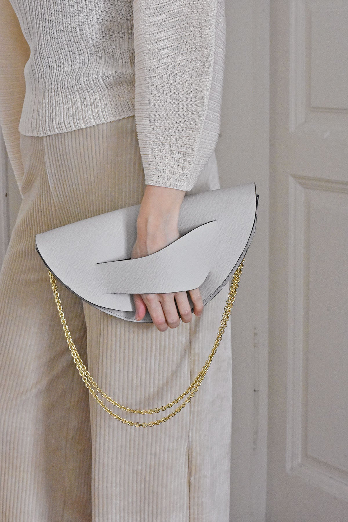 White clutch bag hot sale with wrist strap