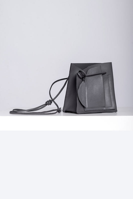 Grey leather bucket bag by Budapest based fashion designer label. Egyedi bőr táska, crossbody.