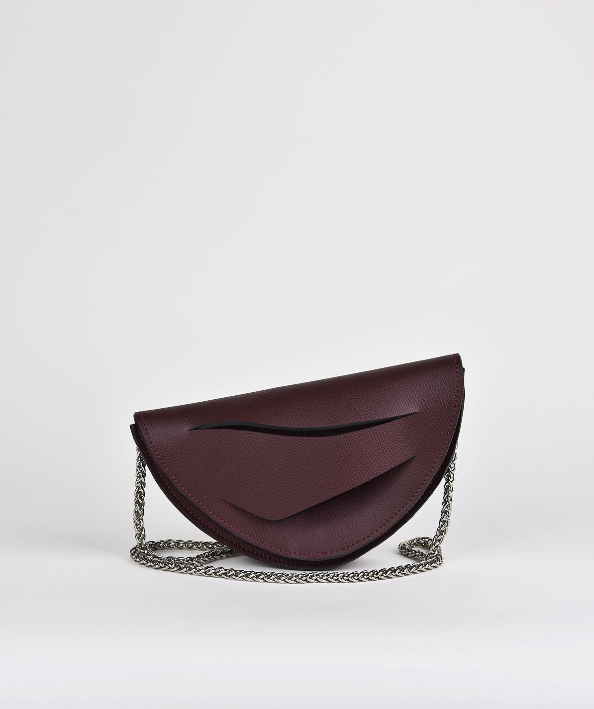 Handmade clutch bag handcrafted from genuine Italian leather, custom colors, black red burgundy garnet wine handbag, crossbody purse with unique wrist strap by Hungarian, Budapest based designer. Fekete, bordó választható színű bőr designer borítéktáska, táska, válltáska magyar táskatervező márka.