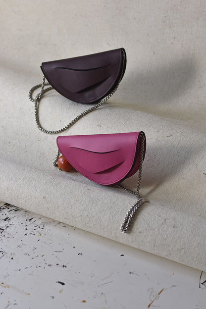 Handmade clutch bag handcrafted from genuine Italian leather, custom colors, black red burgundy garnet wine handbag, crossbody purse with unique wrist strap by Hungarian, Budapest based designer. Fekete, bordó választható színű bőr designer borítéktáska, táska, válltáska magyar táskatervező márka.