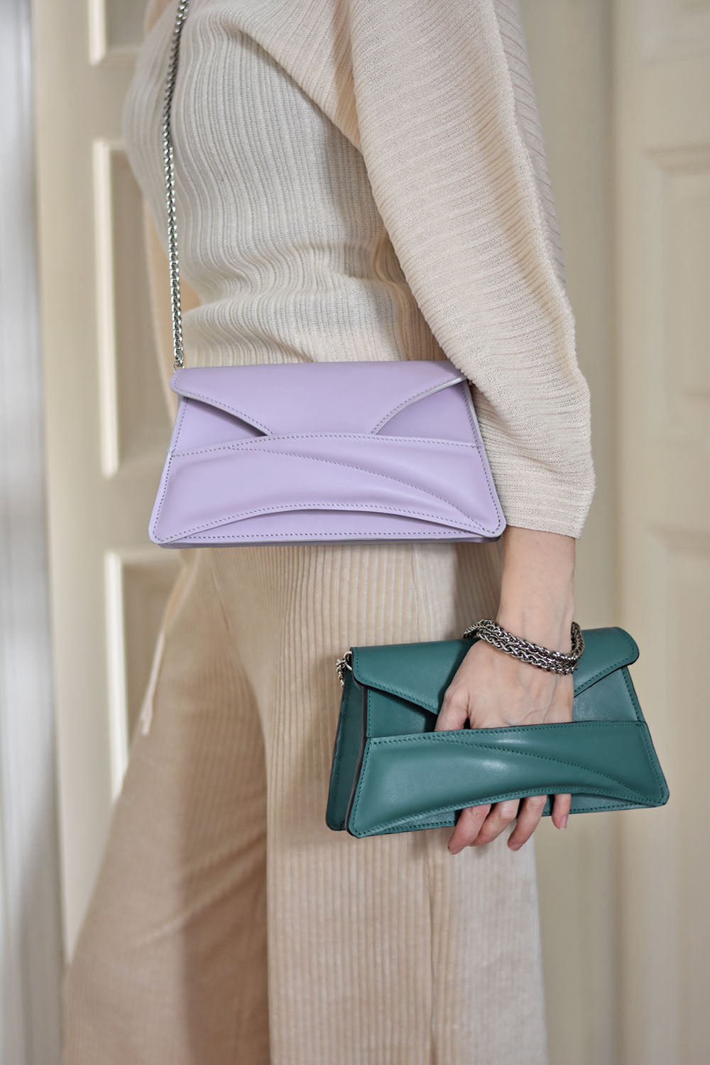Lilac and jade green leather designer clutch to crossbody bag, purse  with unique wrist strap, silver chain strap by Budapest based fashion brand. Egyedi magyar bőr borítéktáska, lila, zöld női táska, ezüst lánc vállpánttal.