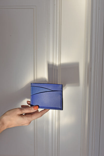 Fenntartható, designer márka, egyedi bőr kártyatartó, minimál pénztárca, magyar táskatervező,  prémium olasz bőrök, személyre szabott ajándék felirat /monogram ~
Personalised leather dune cardholder wallet from leather dead stock archive. Limited numbers, custom colours, personalization,  gift wrapped.