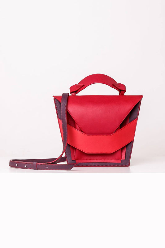 Lindasieto Layered Bag handcrafted from luxurious Italian red nappa leather, sculptural minimalist handbag, crossbody purse with unique wrist strap by Hungarian, Budapest based designer. Piros bőr kortárs designer válltáska magyar táska tervező márka.