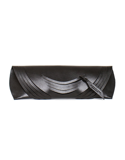 Lindasieto Curved Slashed Clutch bag crafted from black Italian leather, custom colors, sculptural, minimalist east west style purse with unique wrist strap by Budapest  independent designer. Fekete, választható színű bőr designer borítéktáska, táska, magyar táskatervező, magyar táska designer márka.