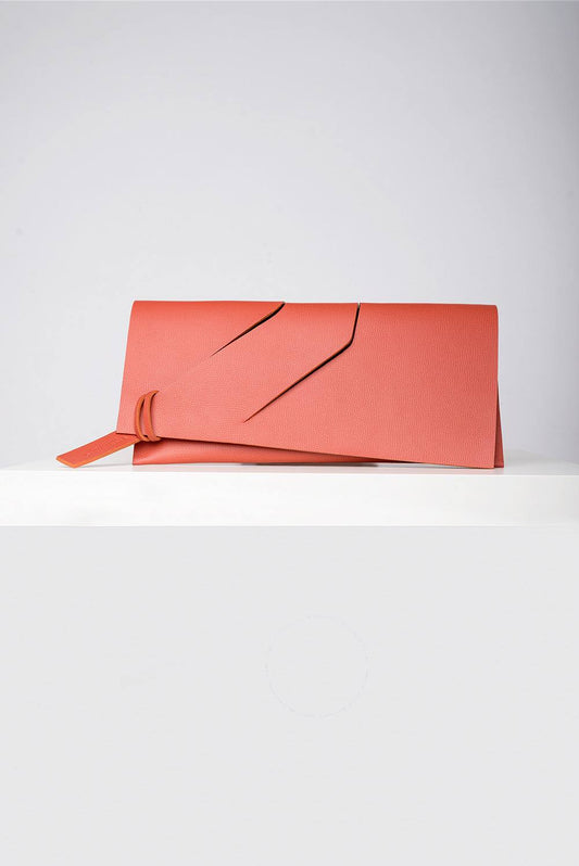 Prémium, narancs színű, bőr designer boríték clutch táska magyar tervezői táska márka, monogrammal. Personalised, orange Italian leather handmade elegant occasion clutch bag, unique wrist strap, wedding clutch gift, Budapest fashion brand.